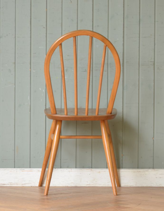 アーコールチェアの後ろ姿