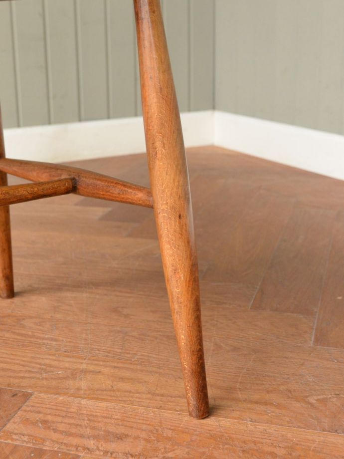 アンティークチェアの脚