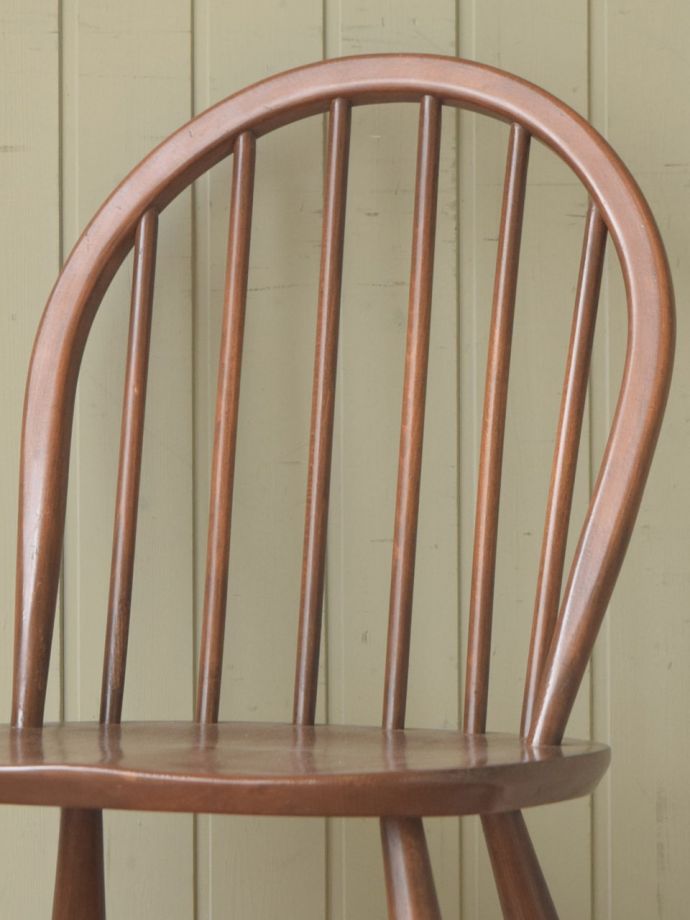 アーコールチェアの背もたれ