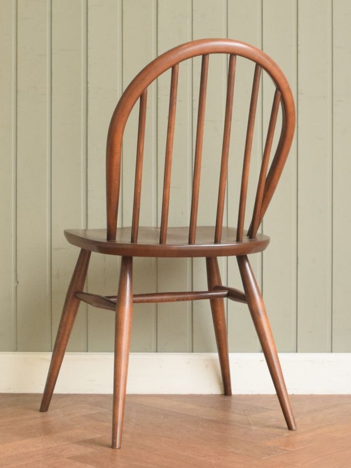 アーコールチェアの後ろ姿