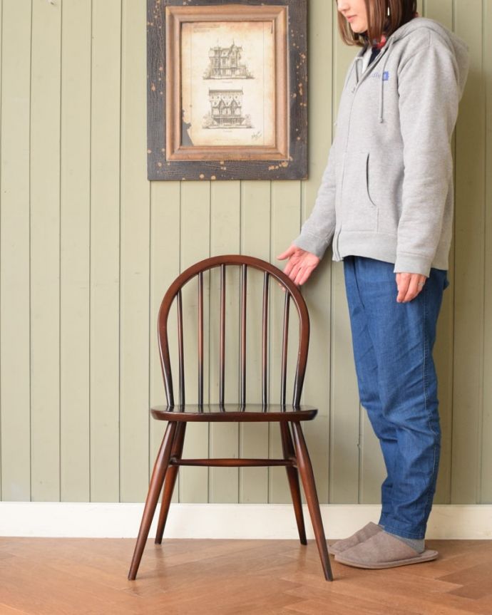 アーコールチェア　アンティーク チェア　アーコールのフープバックチェア（6本・チョコアップル色・ハの字脚）。曲げ木の技術が活かされたアーコールアーコールらしく曲げ木の技術が活かされたアーコールチェア。(ear-6-pp)