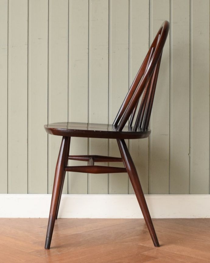 アーコールチェア　アンティーク チェア　アーコールのフープバックチェア（6本・チョコアップル色・ハの字脚）。横から見てもカッコいい！掛け心地のよさも自慢のアーコール。(ear-6-pp)