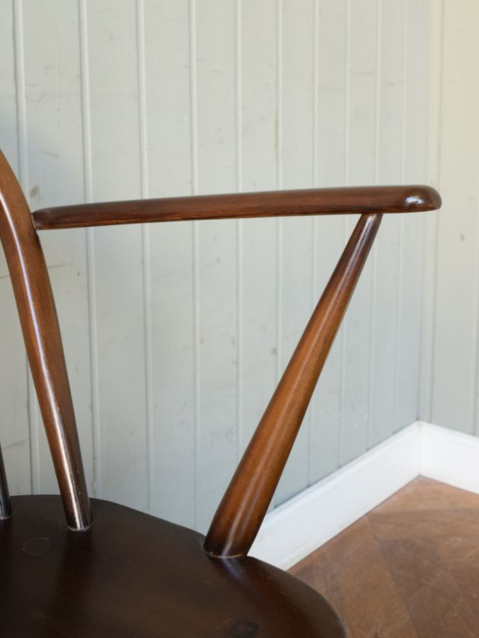 アンティークの椅子のアーム