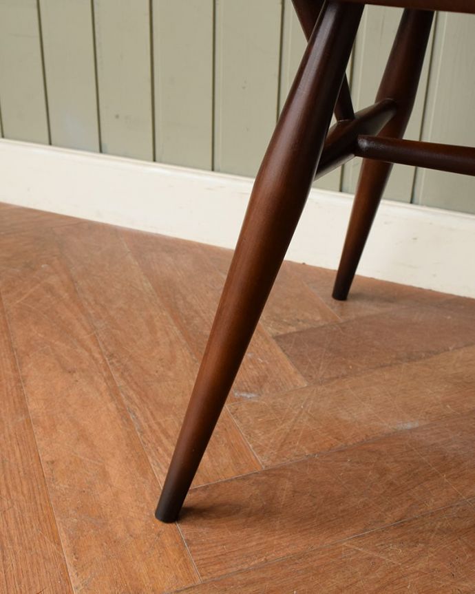 アンティークチェアの脚