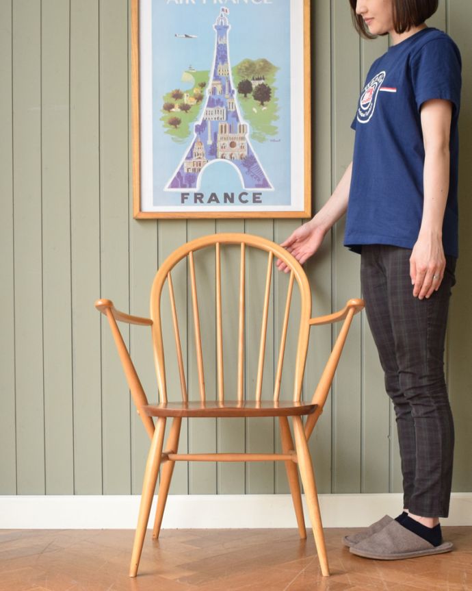 アーコールチェア　アンティーク チェア　アーコールのフープバックアームチェア（6本・カスタード色・ハの字脚・アーム付き・タグ付き・座面L）。曲げ木の技術が活かされたアーコールアーコールらしく曲げ木の技術が活かされたアーコールチェア。(ear-6al-at)