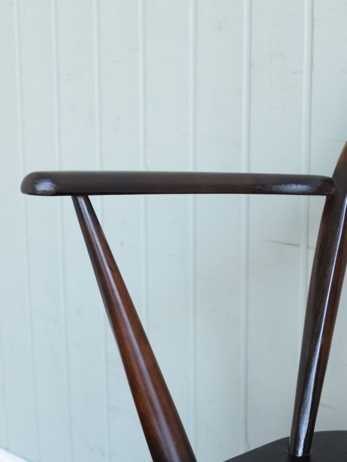 アンティークの椅子のアーム