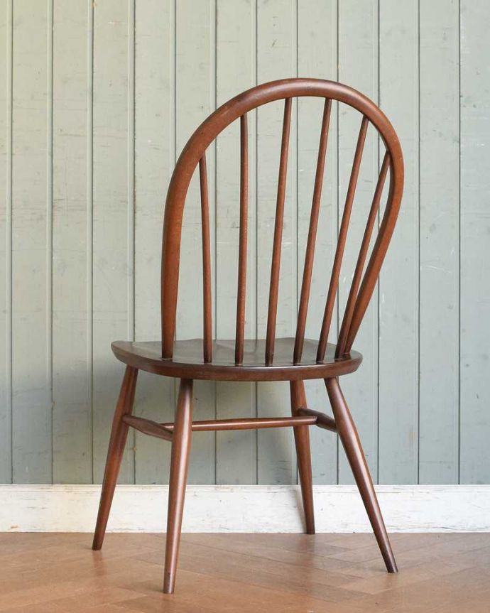 アーコールチェアの後ろ姿