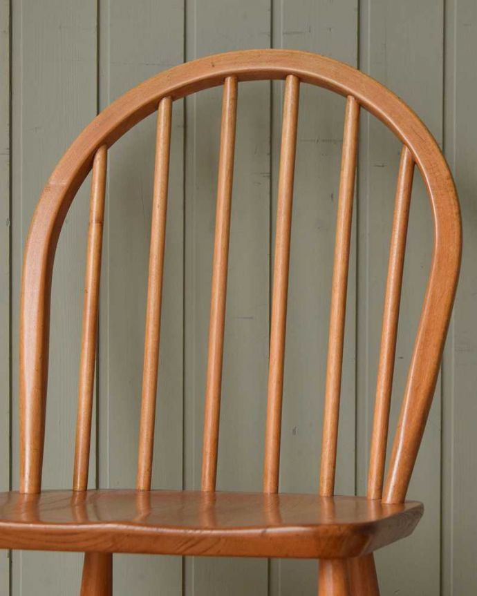 アーコールチェア　アンティーク チェア　アーコールのフープバックチェア（6本・カスタード色・直線脚）。アーコールの定番と言える6本のスポークの背もたれスッキリしたフォルムが一番アーコールらしいフープバックチェアの中で一番の定番が6本スポーク。(ear-6m-a)