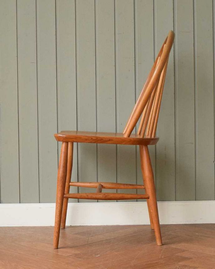 アーコールチェア　アンティーク チェア　アーコールのフープバックチェア（6本・カスタード色・直線脚）。横から見てもカッコいい！掛け心地のよさも自慢のアーコール。(ear-6m-a)