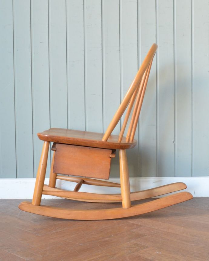 パーソナルチェア　アンティークチェア・椅子　アーコールフープバックのロッキングチェア/ボックス付き（カスタード色）　横から見てもカッコいい！バツグンの掛け心地が自慢のアーコール。(ear-6mrb-at)