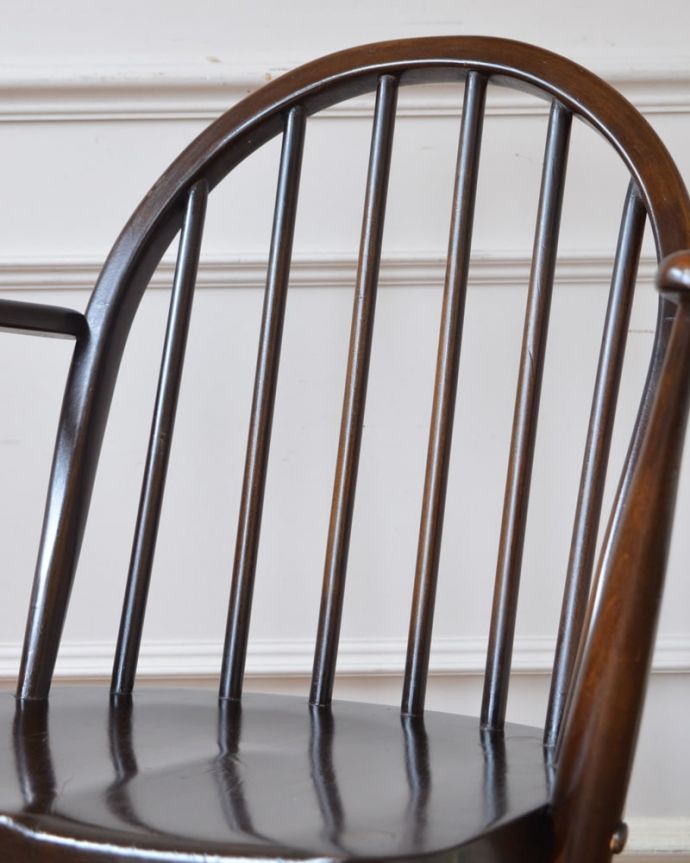 アーコールチェアの背もたれ