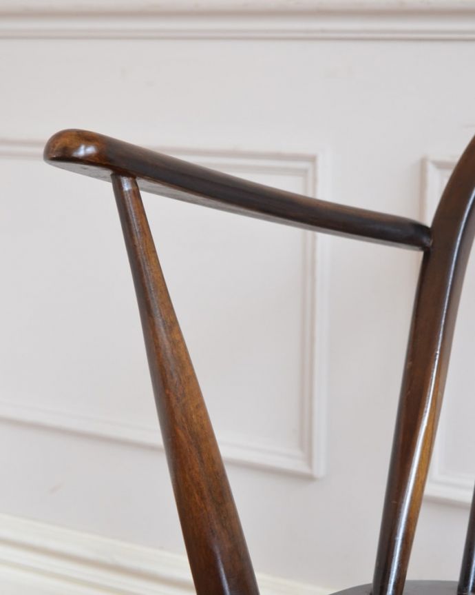 アーコールチェアの肘掛け