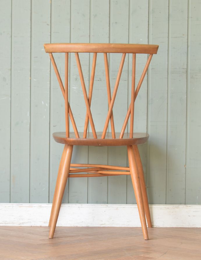 アーコールチェアの後ろ姿