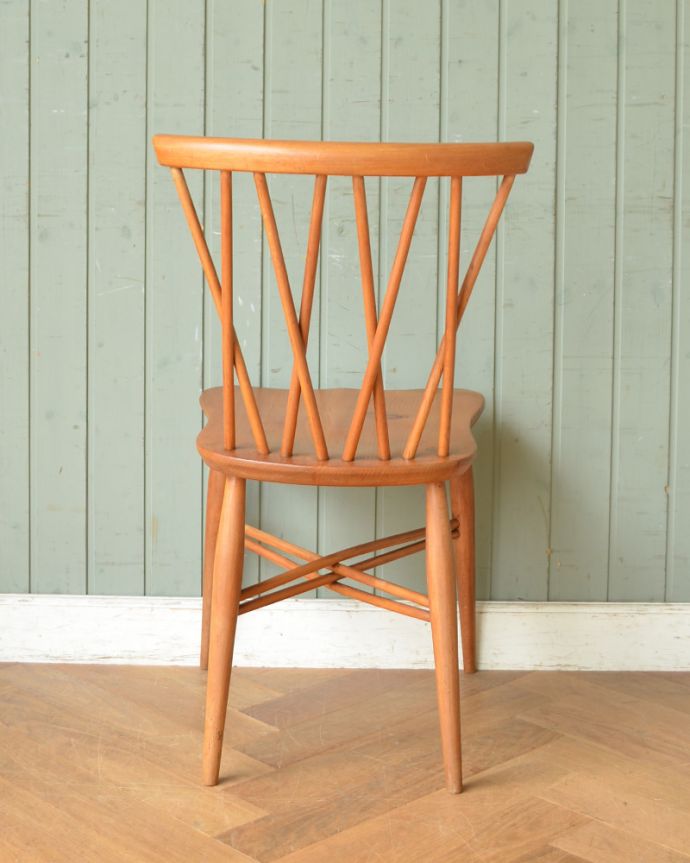 アーコールチェアの後ろ姿