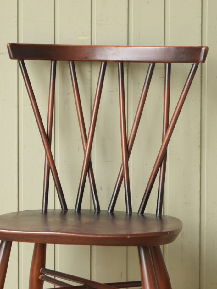 エックスバックチェアの背もたれ