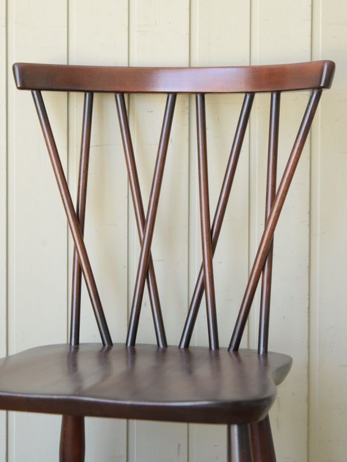 エックスバックチェアの背もたれ