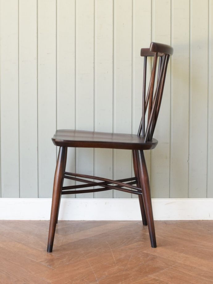 アーコールチェアの側面