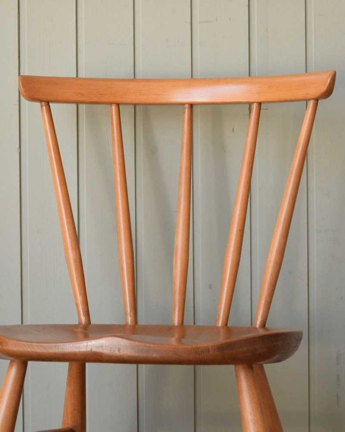 ボウバックチェアの背もたれ