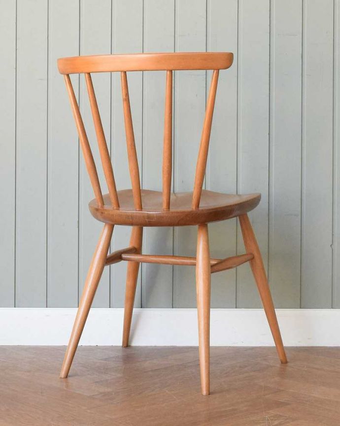 アーコールチェアの後ろ姿