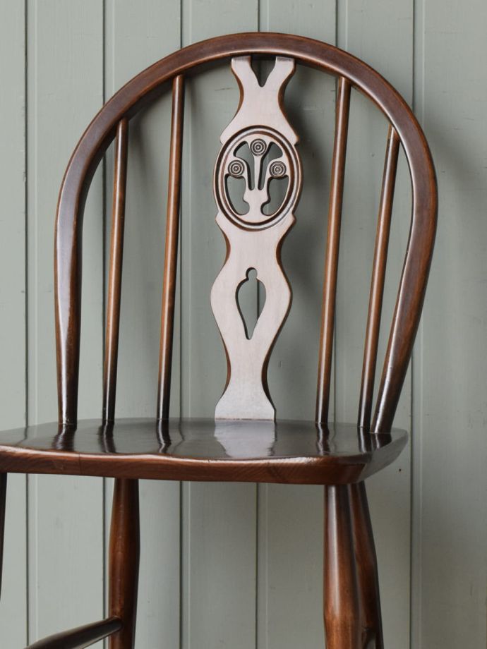 シスルバックチェアの背もたれ