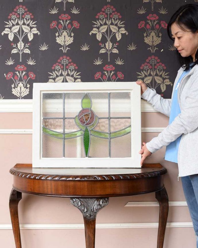 アンティーク ステンドグラス　アンティーク雑貨　スプリンググリーンが爽やかなバラのアンティークステンドグラス。アンティークでしか手に入らない美しいガラスやっぱりステンドグラスはアンティーク雑貨の定番。(g-1115)