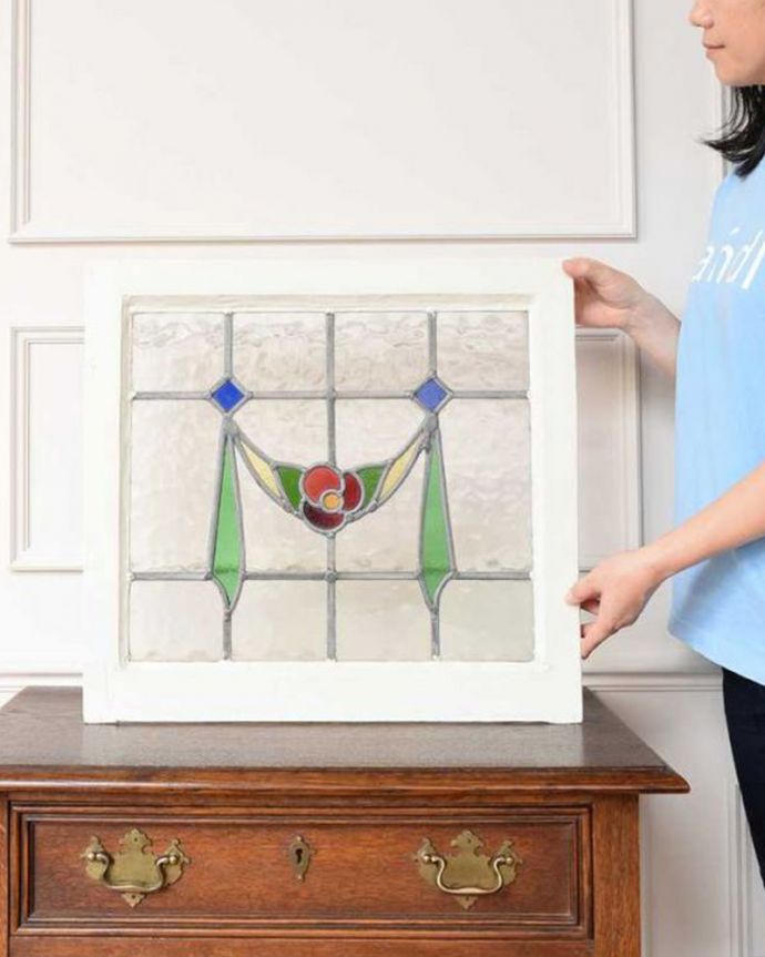 アンティーク ステンドグラス　アンティーク雑貨　神秘的なブルーのダイヤが魅力的な小さなアンティークステンドグラス。アンティークでしか手に入らない美しいガラスやっぱりステンドグラスはアンティーク雑貨の定番。(g-1119)