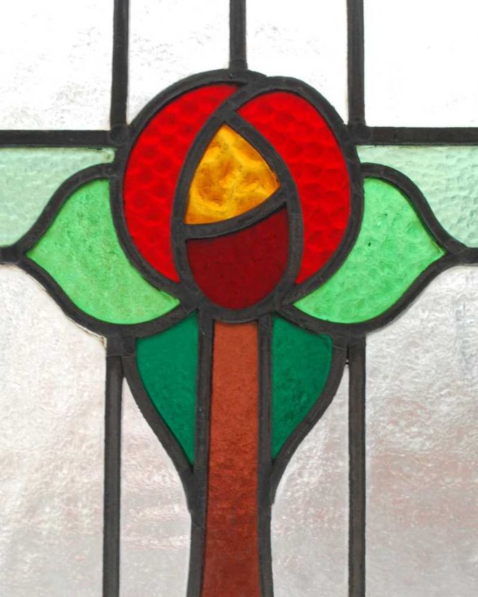 アンティーク ステンドグラス　アンティーク雑貨　赤いローズのイギリスで見つけたアンティークステンドグラス。太陽の光を通してキラキラ輝くガラスやっぱり魅力はアンティークらしい美しい模様。(g-1162)