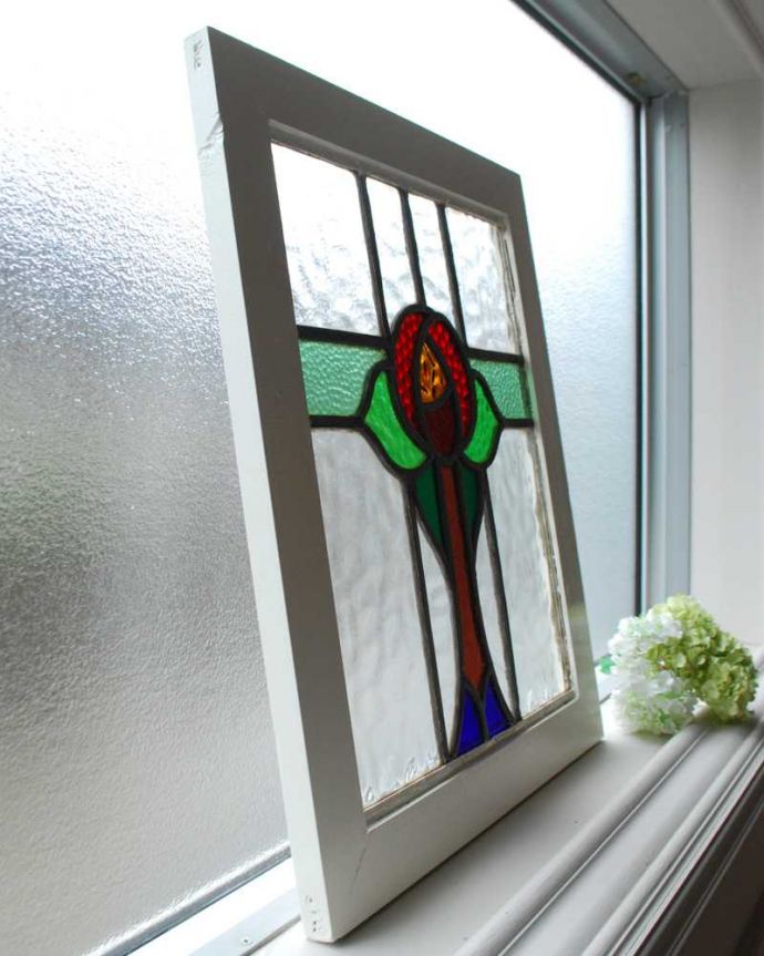 アンティーク ステンドグラス　アンティーク雑貨　赤いローズのイギリスで見つけたアンティークステンドグラス。キレイに修復しましたステンドグラスの周りを囲うオリジナルの枠はキレイに修復しました。(g-1162)