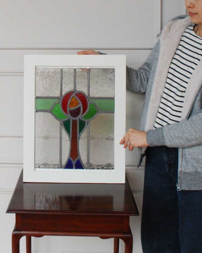 アンティーク ステンドグラス　アンティーク雑貨　赤いローズのイギリスで見つけたアンティークステンドグラス。アンティークでしか手に入らない美しいガラスやっぱりステンドグラスはアンティーク雑貨の定番。(g-1162)