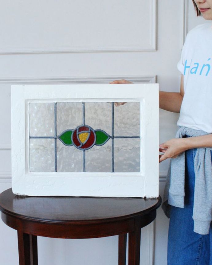 アンティーク ステンドグラス アンティーク雑貨 クリアガラスの中に咲く1輪の薔薇が美しいアンティークステンドグラス。アンティークでしか手に入らない美しいガラスやっぱりステンドグラスはアンティーク雑貨の定番。(g-1165)