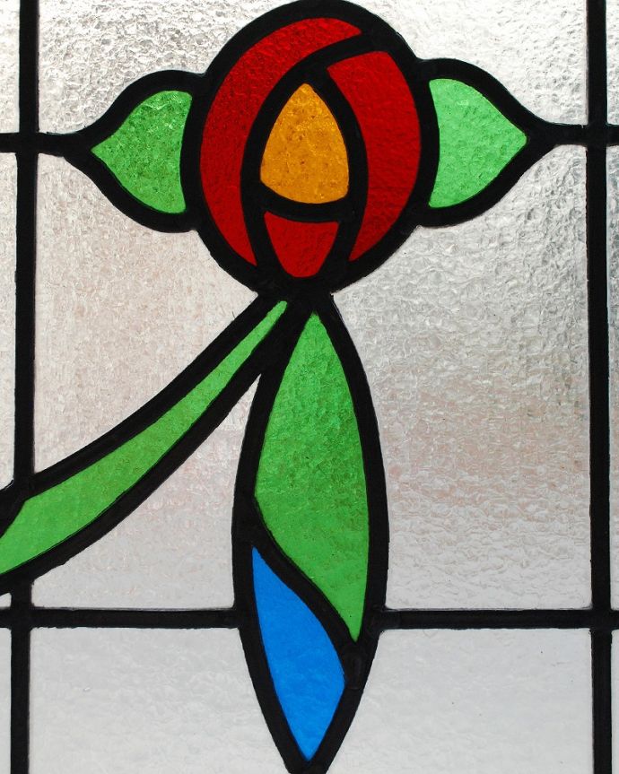 アンティーク ステンドグラス アンティーク雑貨 真っ赤な薔薇にブルーのガラスがアクセント、イギリスのアンティークステンドグラス。太陽の光を通してキラキラ輝くガラスやっぱり魅力はアンティークらしい美しい模様。(g-1191)