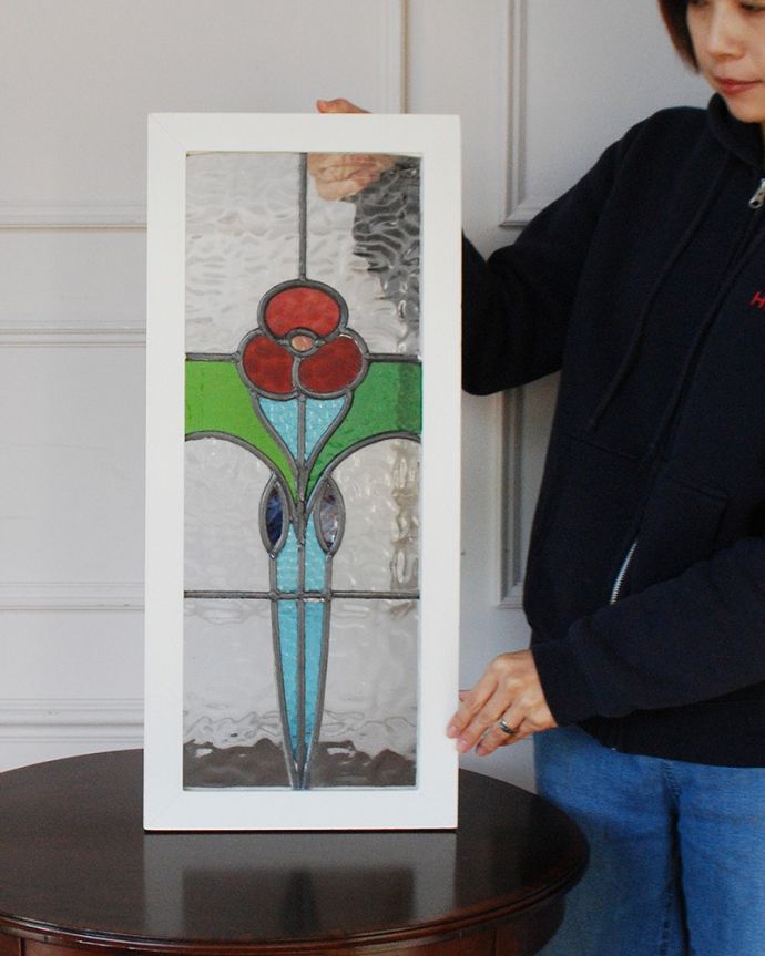 アンティーク ステンドグラス　アンティーク雑貨　真っ赤なお花が爽やかな印象のアンティークのステンドグラス。アンティークでしか手に入らない美しいガラスやっぱりステンドグラスはアンティーク雑貨の定番。(g-1215)