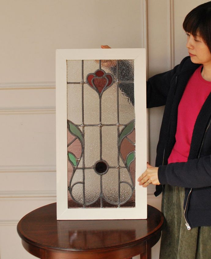 アンティーク ステンドグラス　アンティーク雑貨　イギリスで見つけたアールヌーヴォー柄のお花が素敵なアンティークのステンドグラス。アンティークでしか手に入らない美しいガラスやっぱりステンドグラスはアンティーク雑貨の定番。(g-1229)