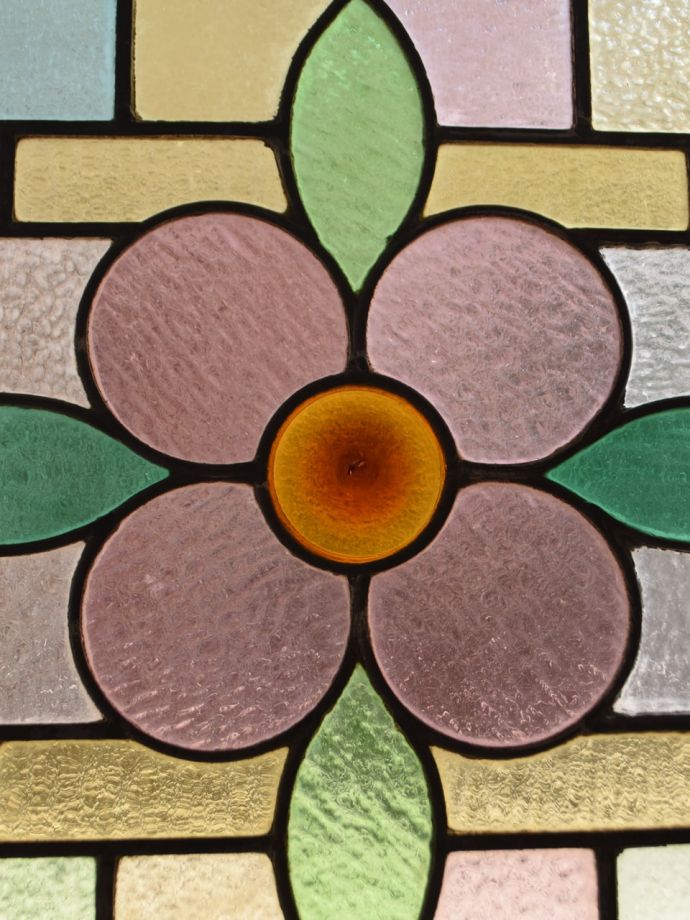 アンティーク ステンドグラス　アンティーク雑貨　ステンドグラス　太陽の光を通してキラキラ輝くガラスやっぱり魅力はアンティークらしい美しい模様。(g-1247)