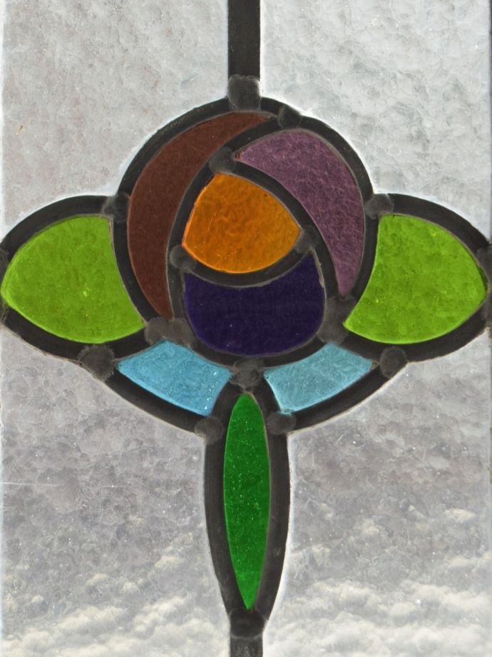 バラ模様が可愛いアンティークのステンド