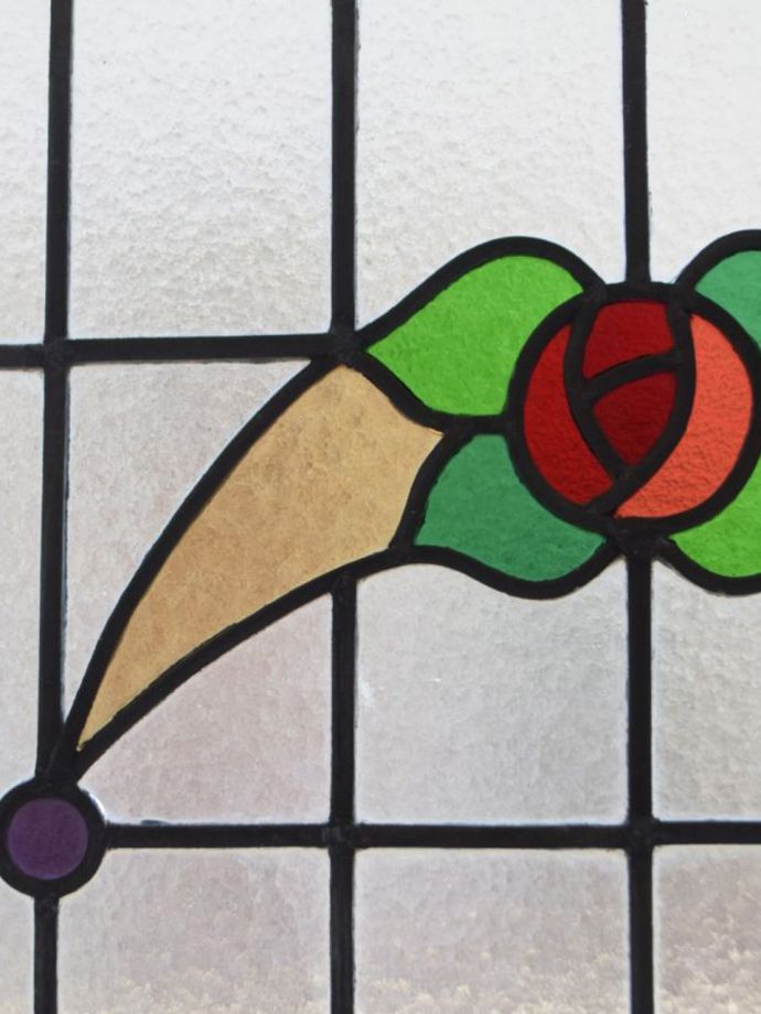 バラ模様が可愛いアンティークのステンド