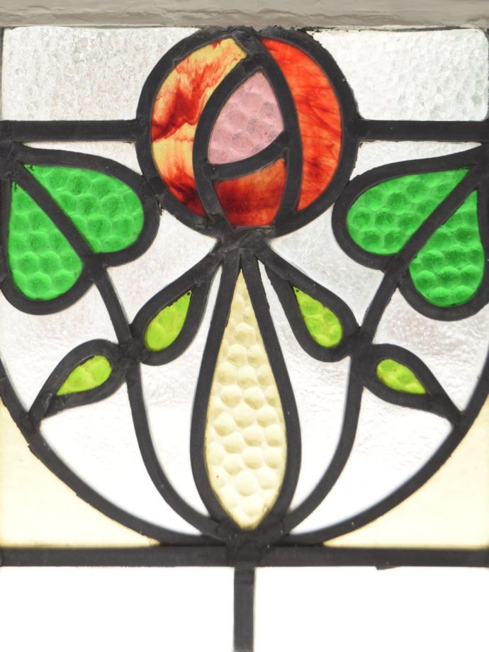 バラ模様が可愛いアンティークのステンド