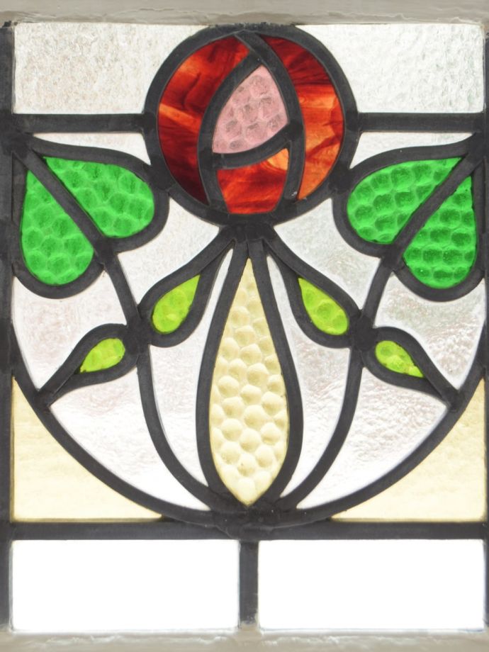 バラ模様が可愛いアンティークのステンド