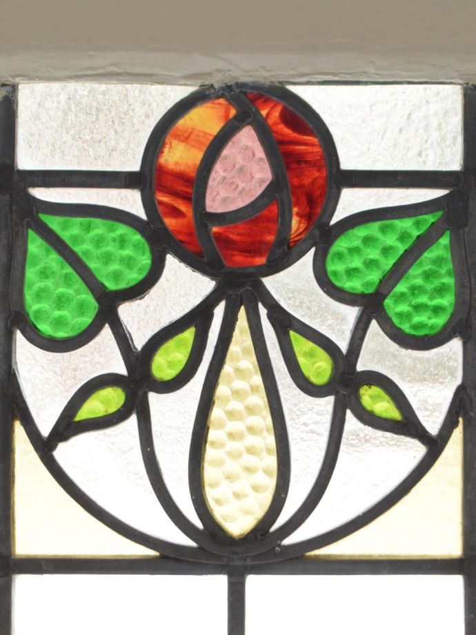 バラ模様が可愛いアンティークのステンド