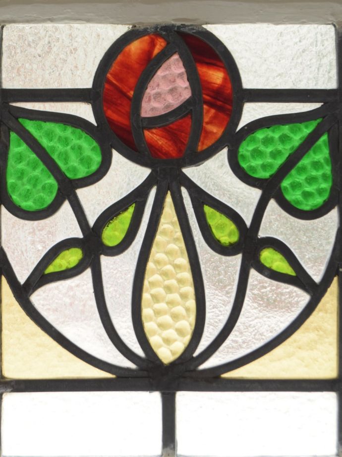 バラ模様が可愛いアンティークのステンド