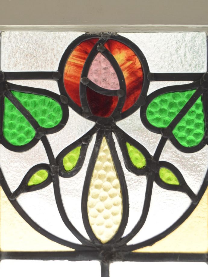 バラ模様が可愛いアンティークのステンド