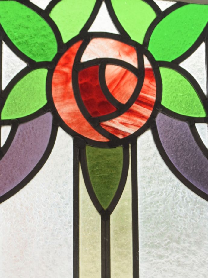 バラの模様のステンドグラス