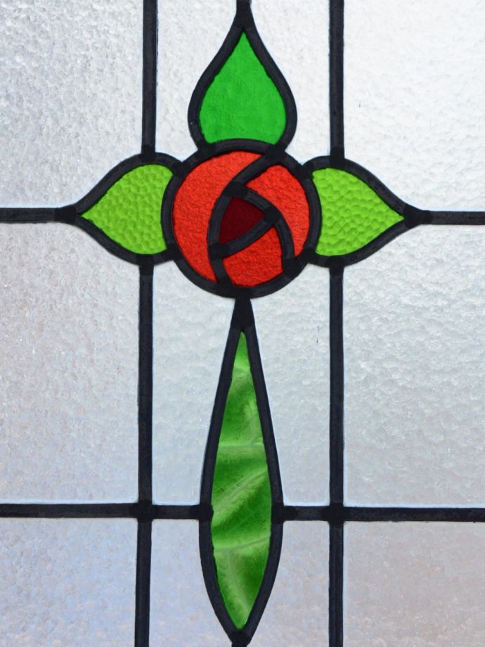 バラの模様のステンドグラス