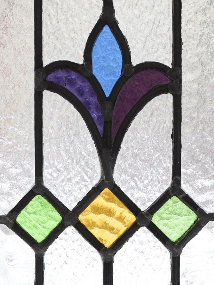 模様が可愛いアンティークのステンド