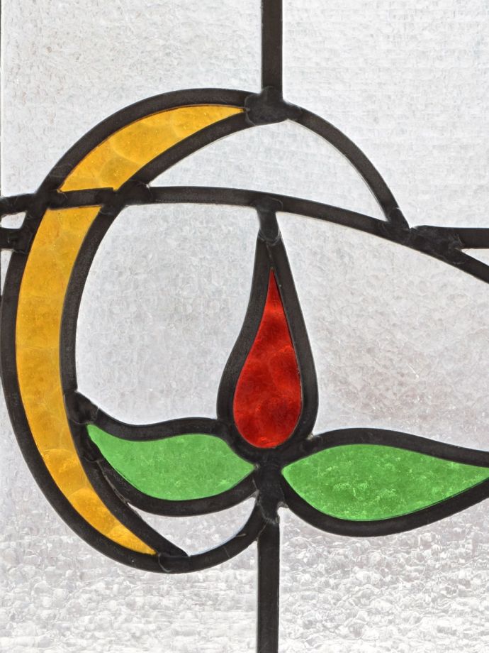 リーフ模様が可愛いアンティークのステンド