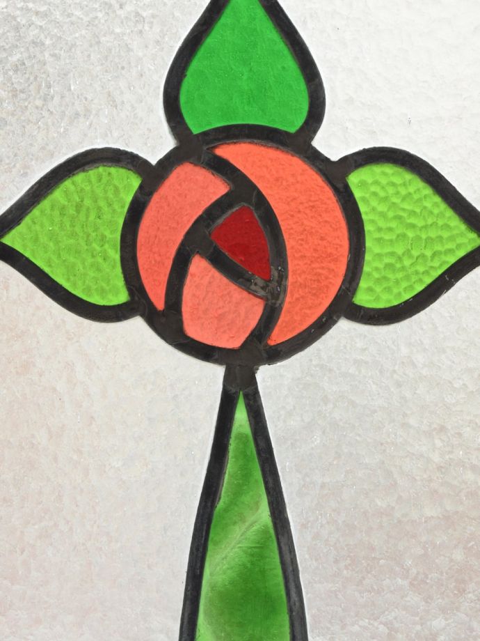 バラの模様のステンドグラス