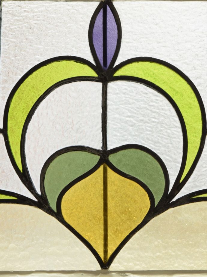 模様が可愛いアンティークのステンド