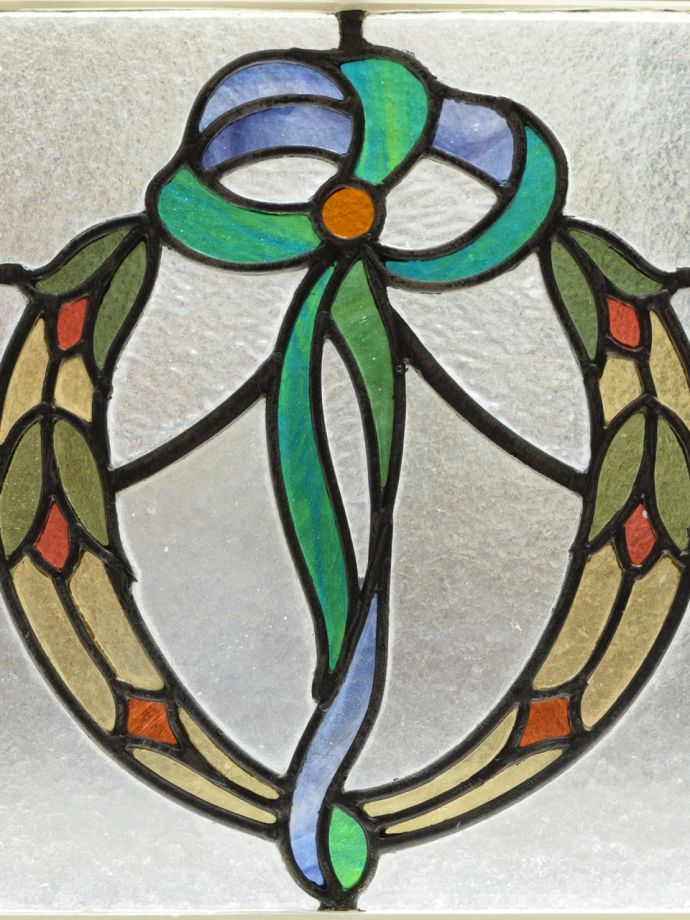 模様が可愛いアンティークのステンド