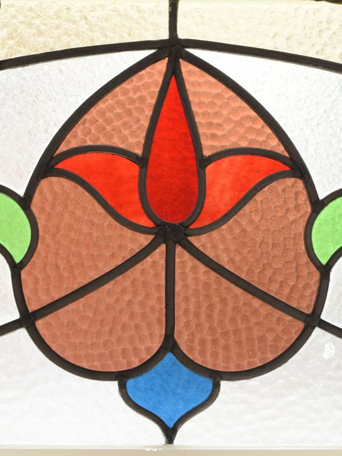 お花の模様が可愛いアンティークのステンド