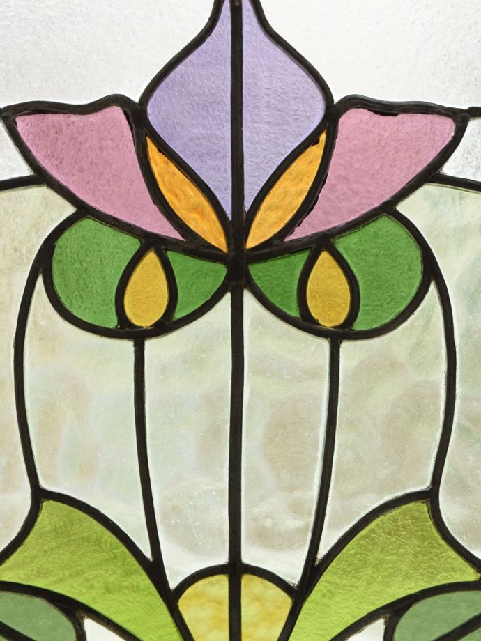 お花の模様が可愛いアンティークのステンド